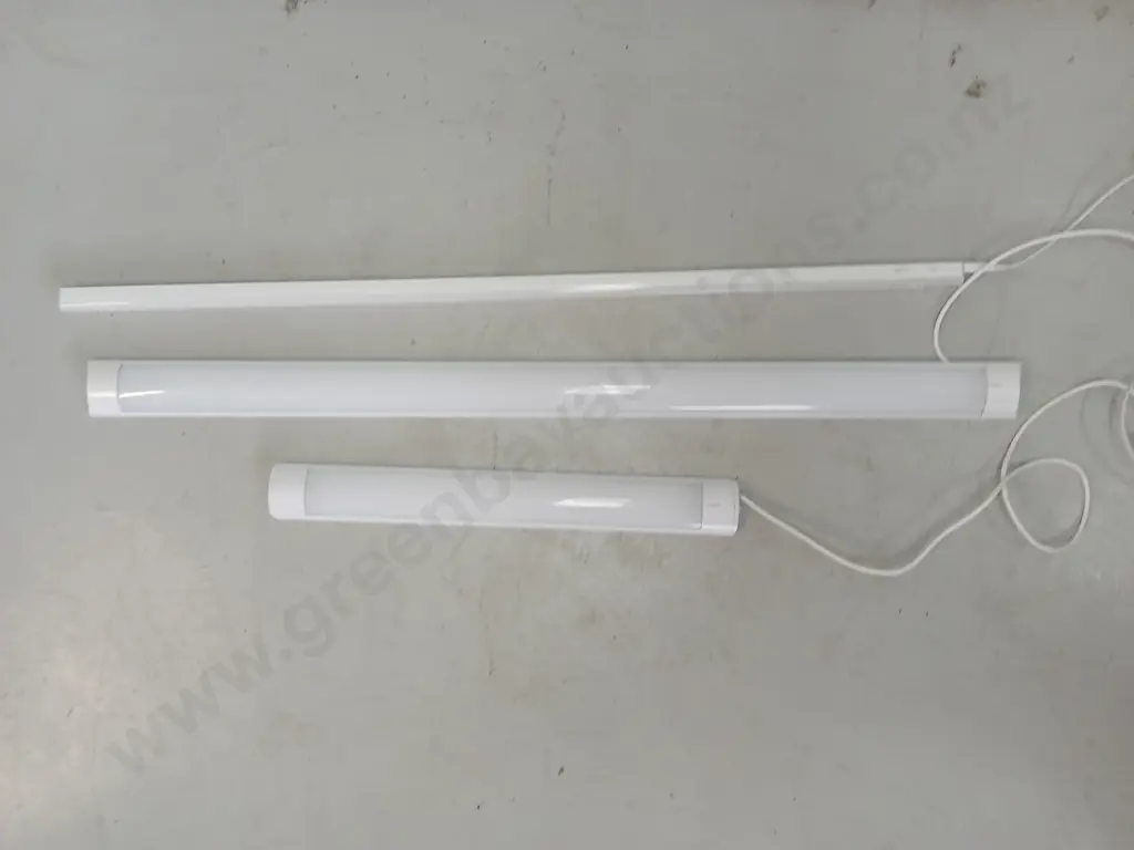 3 LED BATTEN LIGHTS (WORKING) LONGEST IS 118CM Image 1++
