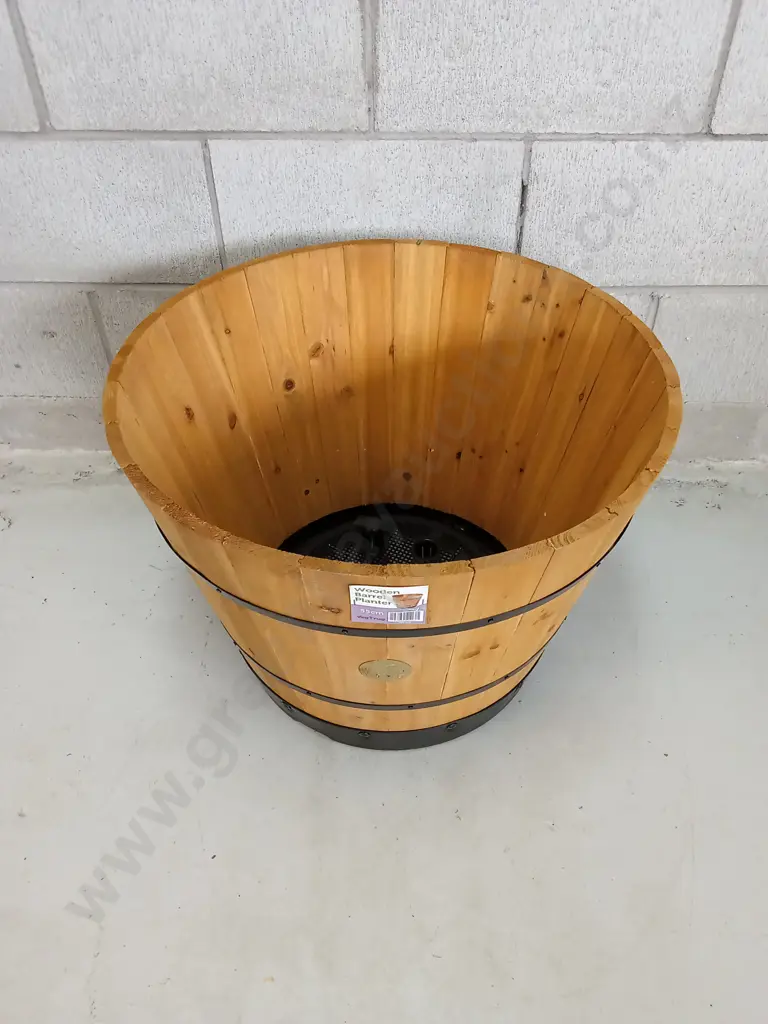 BRAND NEW VEGTRUG WOODEN BARREL PLANTER 55CM Image 1++
