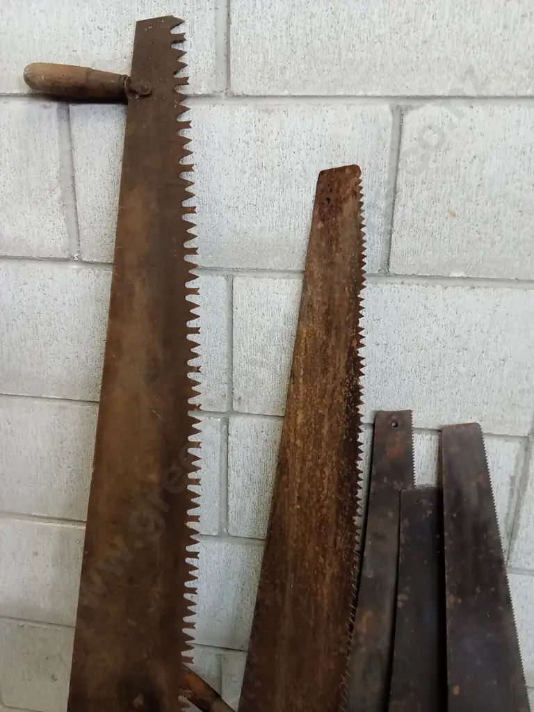 COLLECTION OF 6 VINTAGE HAND SAWS, H 122CM Image 1++