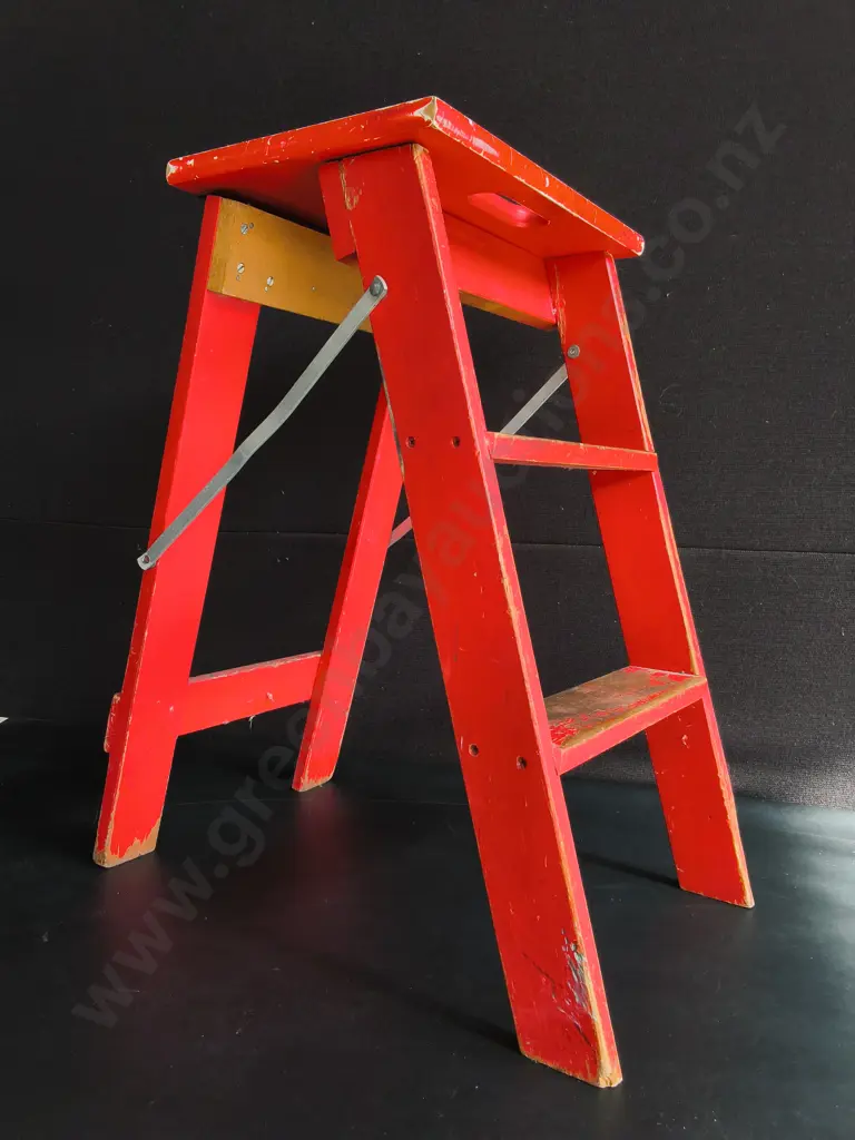 VINTAGE RED WOODEN FOLDING STEP STOOL, H 61 CM Image 1++