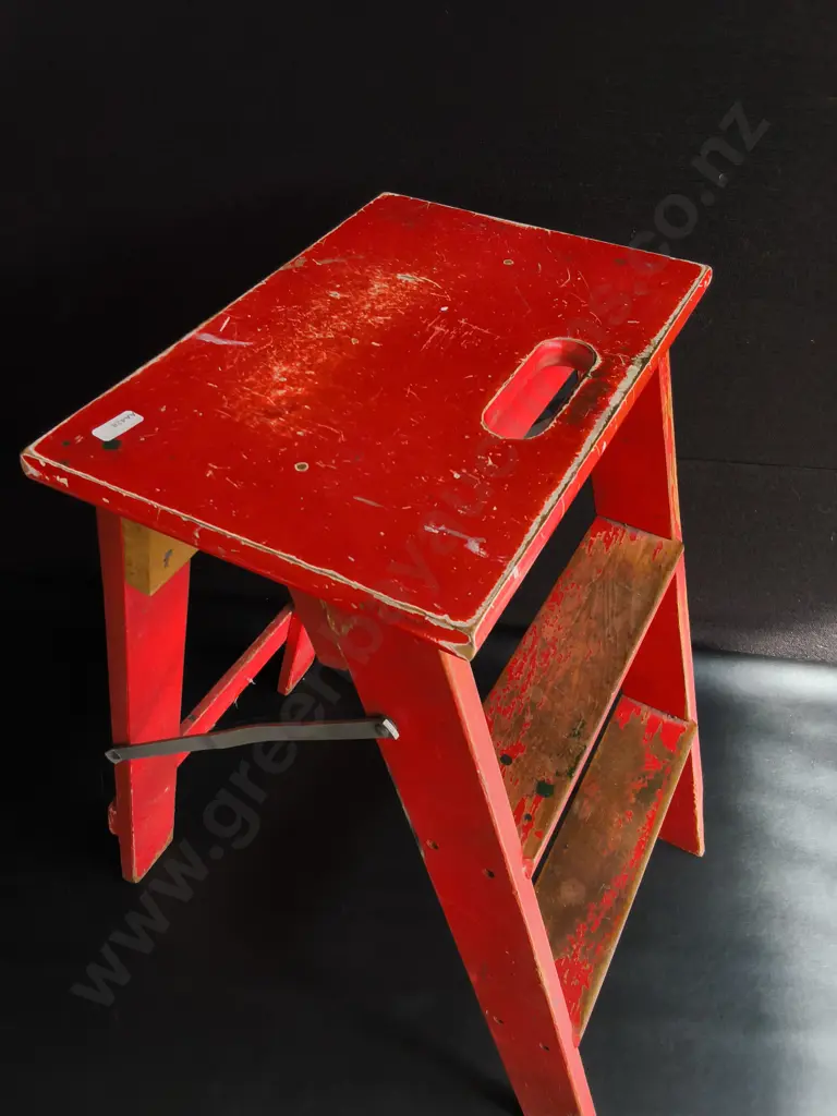 VINTAGE RED WOODEN FOLDING STEP STOOL, H 61 CM Image 1++