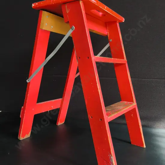 VINTAGE RED WOODEN FOLDING STEP STOOL, H 61 CM