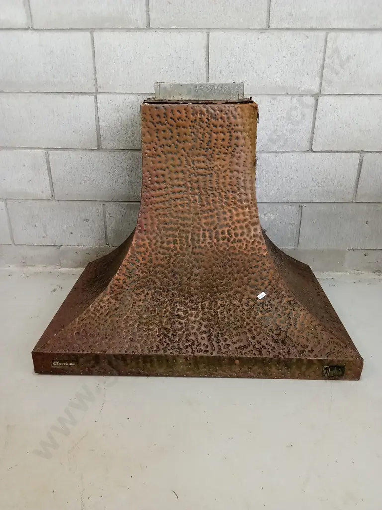 VINTAGE HAMMERED COPPER CHIMNEY HOOD, SHELL ONLY, H 70CM X W 90CM X D 57CM Image 1++