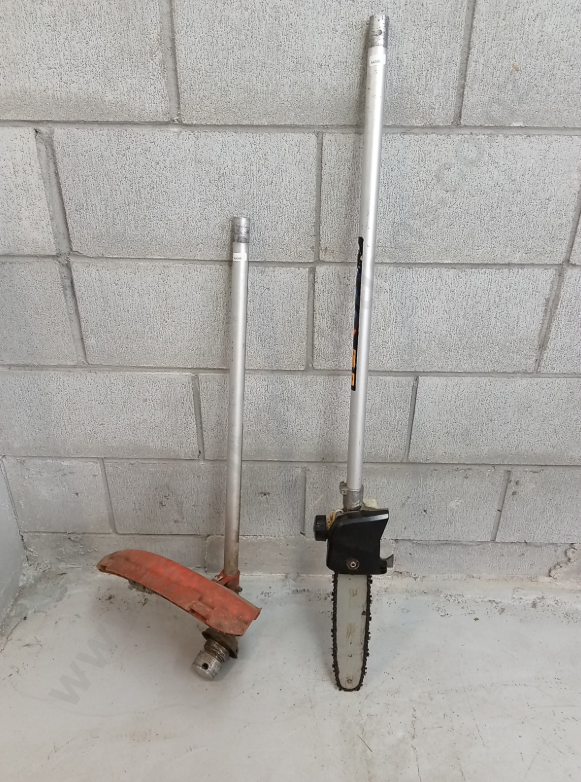 LONG REACH GAS HEDGE TRIMMER AND ATTACHMENTS - KNOWN ISSUES - LEAKS PETROL AND REQUIRES ATTENTION Image 1++