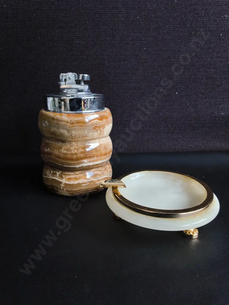 VINTAGE MID CENTURY MODERN ONYX AND ALABASTER SMOKING SET, TABLE LIGHTER AND ASHTRAY, TALLEST H 13 CM Image 1++