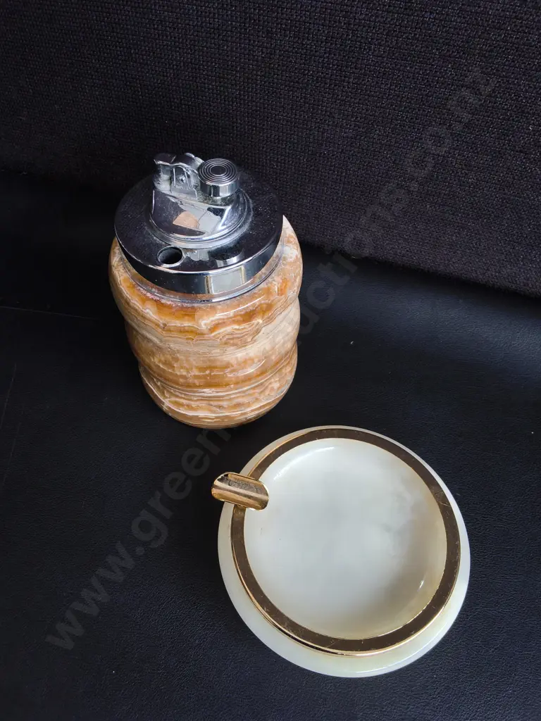 VINTAGE MID CENTURY MODERN ONYX AND ALABASTER SMOKING SET, TABLE LIGHTER AND ASHTRAY, TALLEST H 13 CM Image 1++