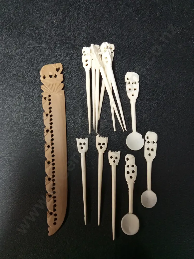 VINTAGE CARVED IVORY COCKTAIL PICKS AND A WOODEN CARVED TOOL L14CM Image 1++