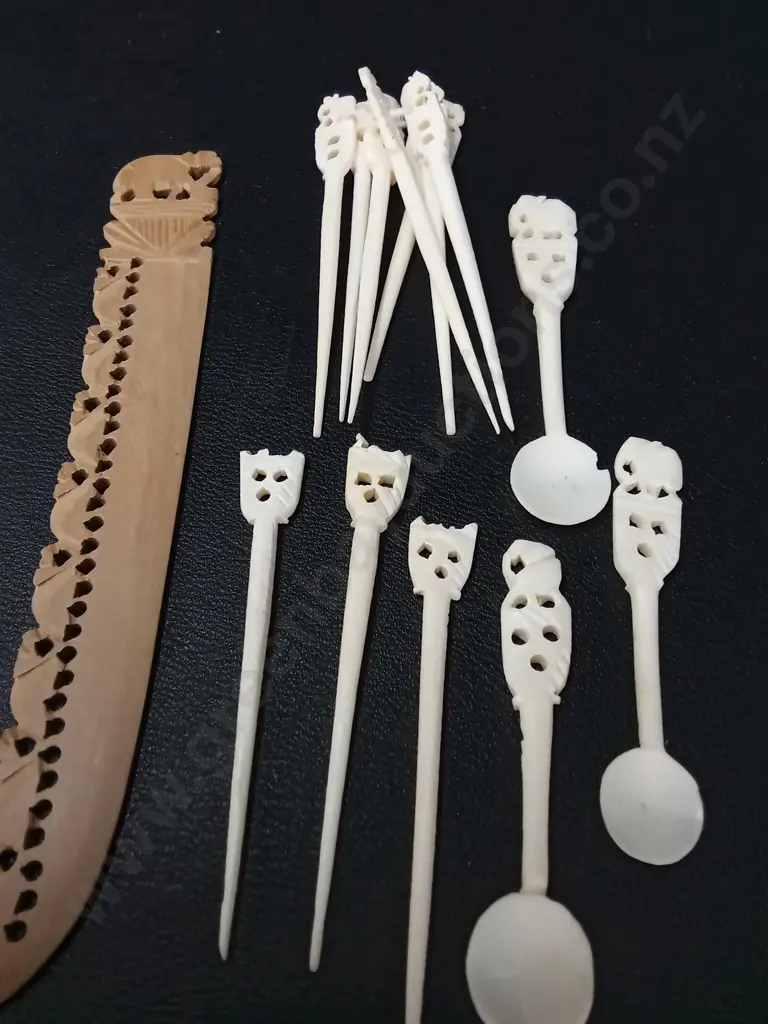 VINTAGE CARVED IVORY COCKTAIL PICKS AND A WOODEN CARVED TOOL L14CM Image 1++