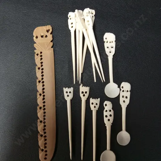 VINTAGE CARVED IVORY COCKTAIL PICKS AND A WOODEN CARVED TOOL L14CM