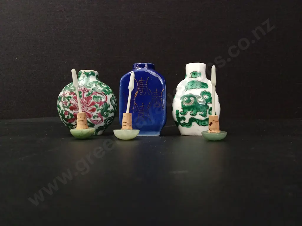 3 VINTAGE SNUFF BOTTLES TALLEST H6CM Image 1++