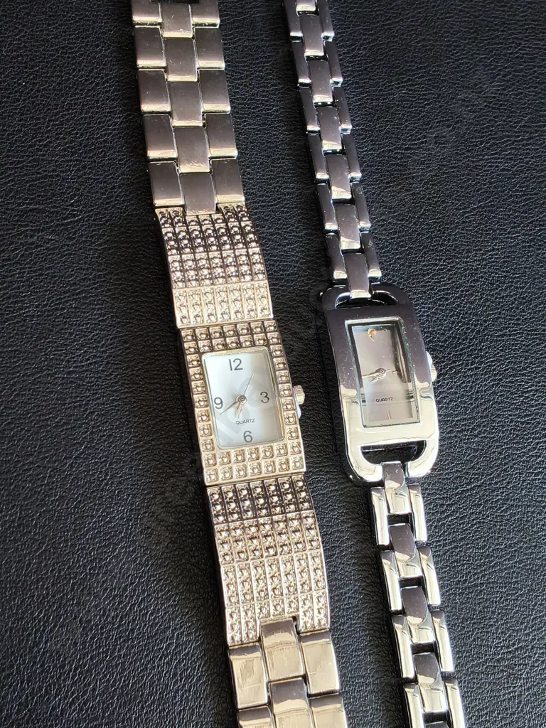 PAIR OF WOMENS VINTAGE WATCHES Image 1++