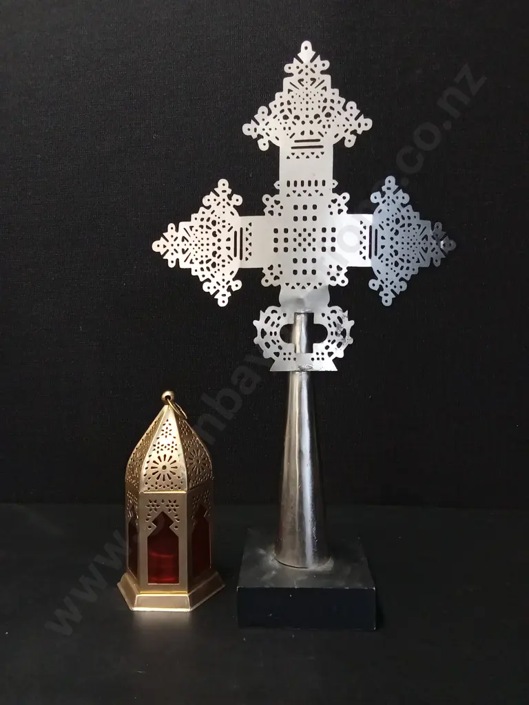 2 DECORATIVE ITEMS TALLEST H44CM Image 1++