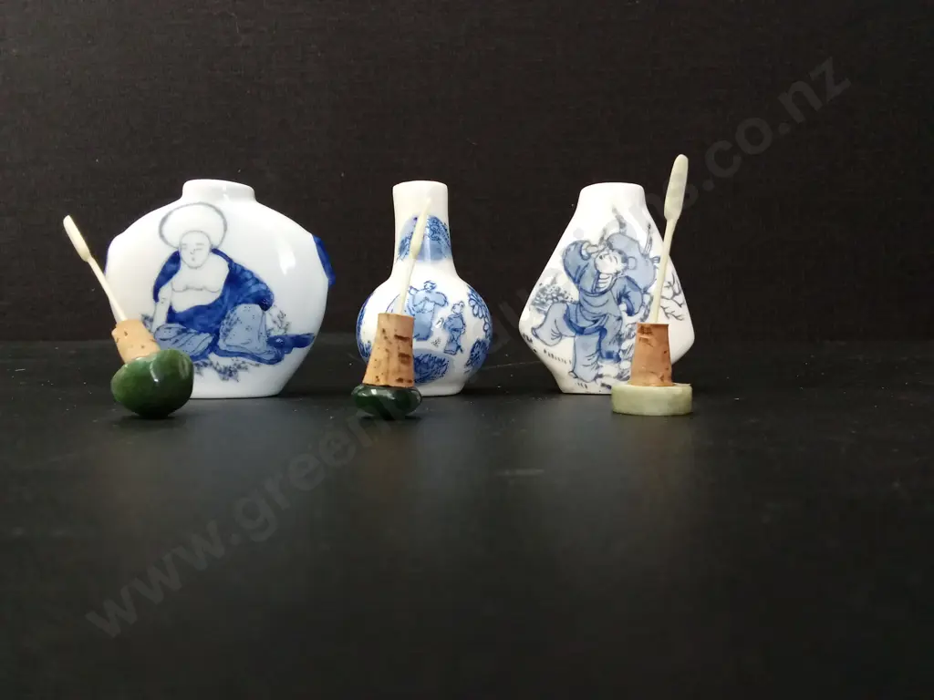 3 VINTAGE SNUFF BOTTLES TALLEST H6CM Image 1++
