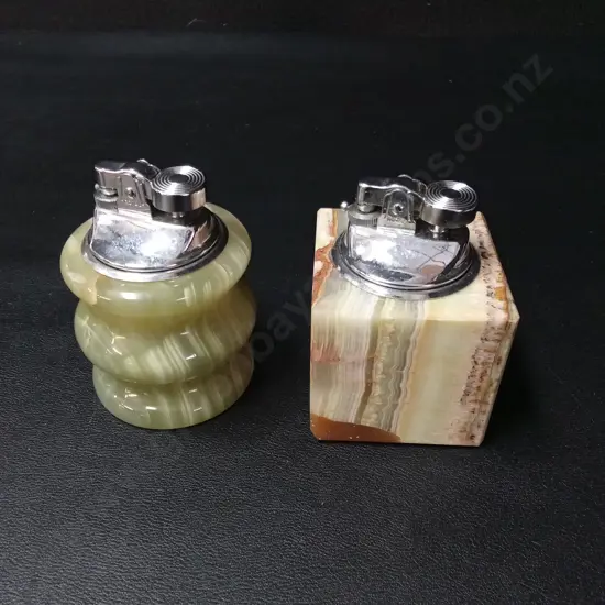 2 VINTAGE MID-CENTURY MODERN ONYX TABLE LIGHTERS TALLEST H8CM