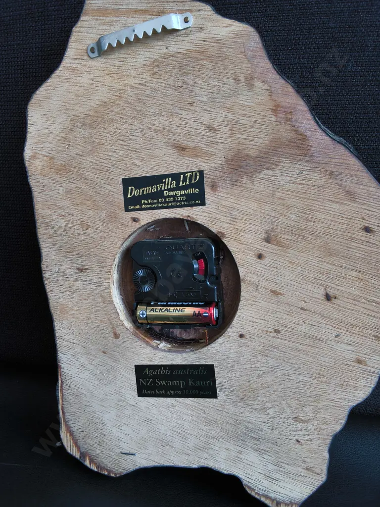 HAND CRAFTED LIVE EDGE WALL CLOCK ,NEW ZEALAND SWAMP KAURI, H 30 CM Image 1++