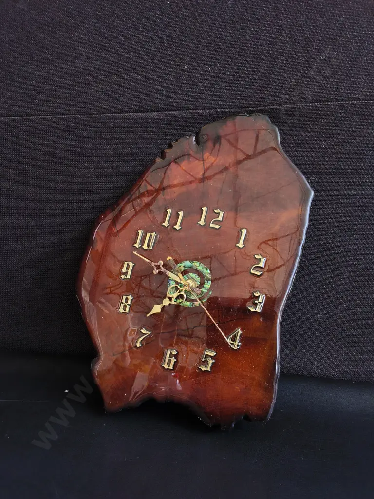 HAND CRAFTED LIVE EDGE WALL CLOCK ,NEW ZEALAND SWAMP KAURI, H 30 CM Image 1++