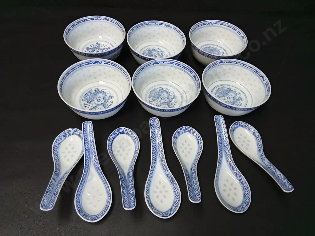 6 VINTAGE CHINESE PORCELAIN RICE GRAIN BOWLS D11CM AND 7 SPOONS Image 1++