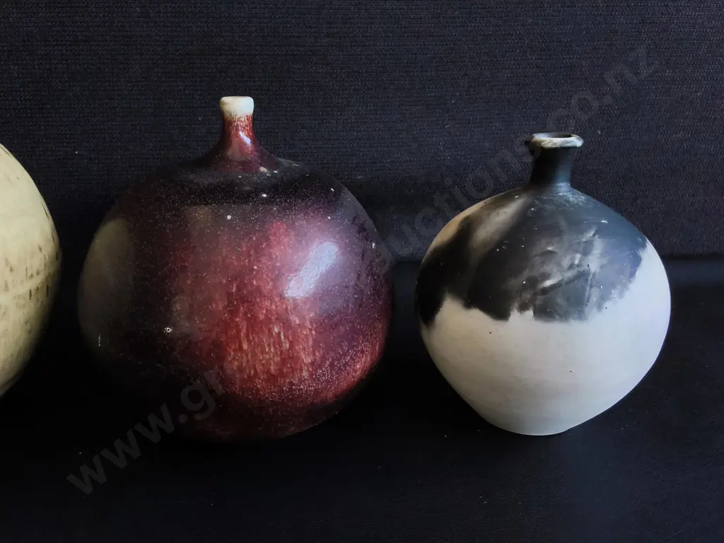 4 CERAMIC BUD VASES WITH NARROW NECKS, TALLEST H 19 CM Image 1++