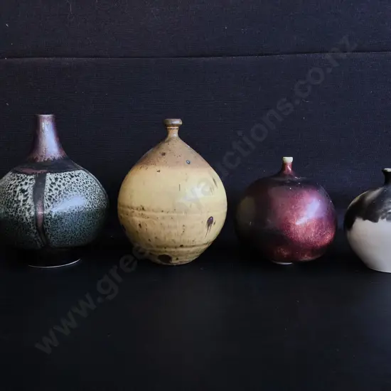 4 CERAMIC BUD VASES WITH NARROW NECKS, TALLEST H 19 CM