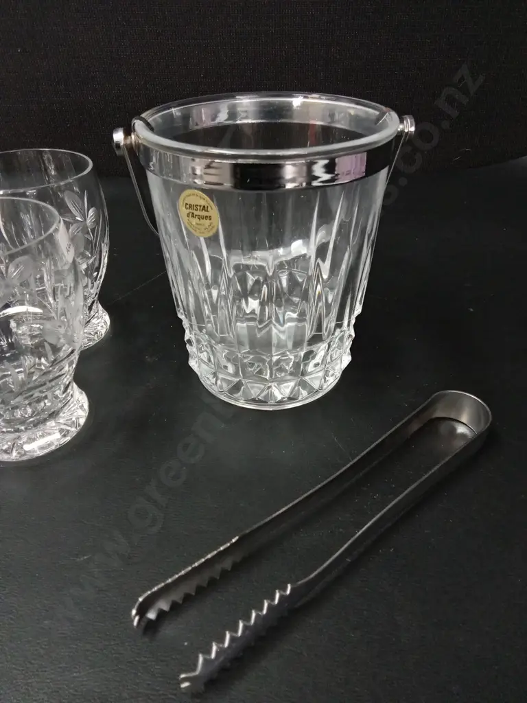 4 CRYSTAL WHISKEY GLASSES AND AN ICE BUCKET H13CM Image 1++