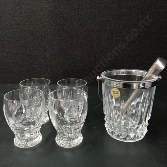 4 CRYSTAL WHISKEY GLASSES AND AN ICE BUCKET H13CM