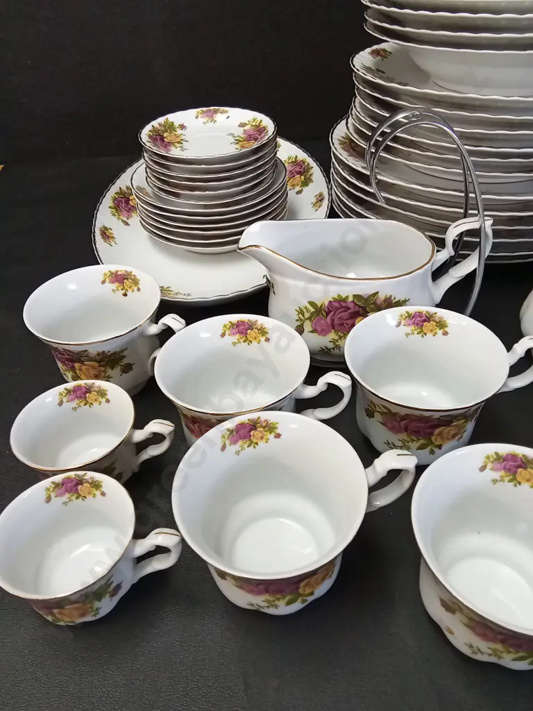 VINTAGE REGAL CROWN CHINA SET Image 1++