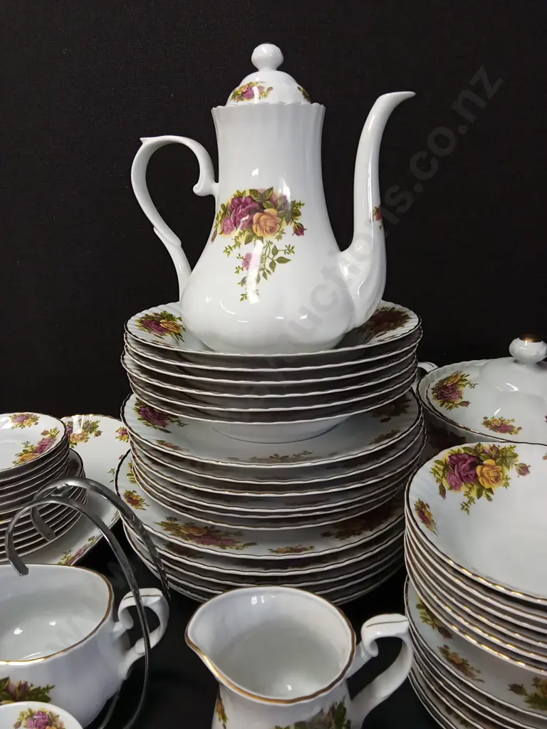 VINTAGE REGAL CROWN CHINA SET Image 1++
