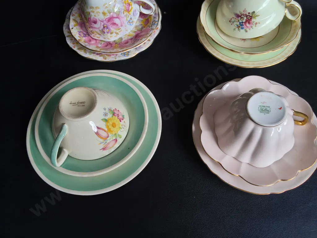 4 VINTAGE TEA CUP AND SAUCERS SETS Image 1++