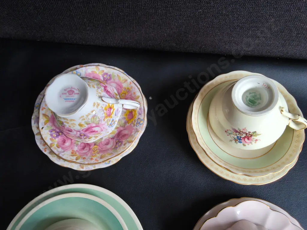 4 VINTAGE TEA CUP AND SAUCERS SETS Image 1++