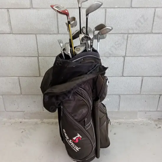 SET OF GOLF CLUBS IN MULTI POCKET CARRYING STAND