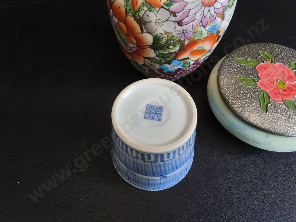 3 PIECES VINTAGE ASIAN DECOR, JAPANESE SOBA CHOKO CUP, CHINESE MILLEFLEUR GINGER JAR, FLORAL TRINKET BOX, TALLEST H 16CM Image 1++