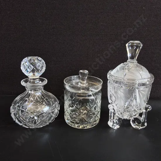 3 VINTAGE CLEAR CUT GLASS CONTAINERS WITH MATCHING LIDS, TALLEST H 17 CM