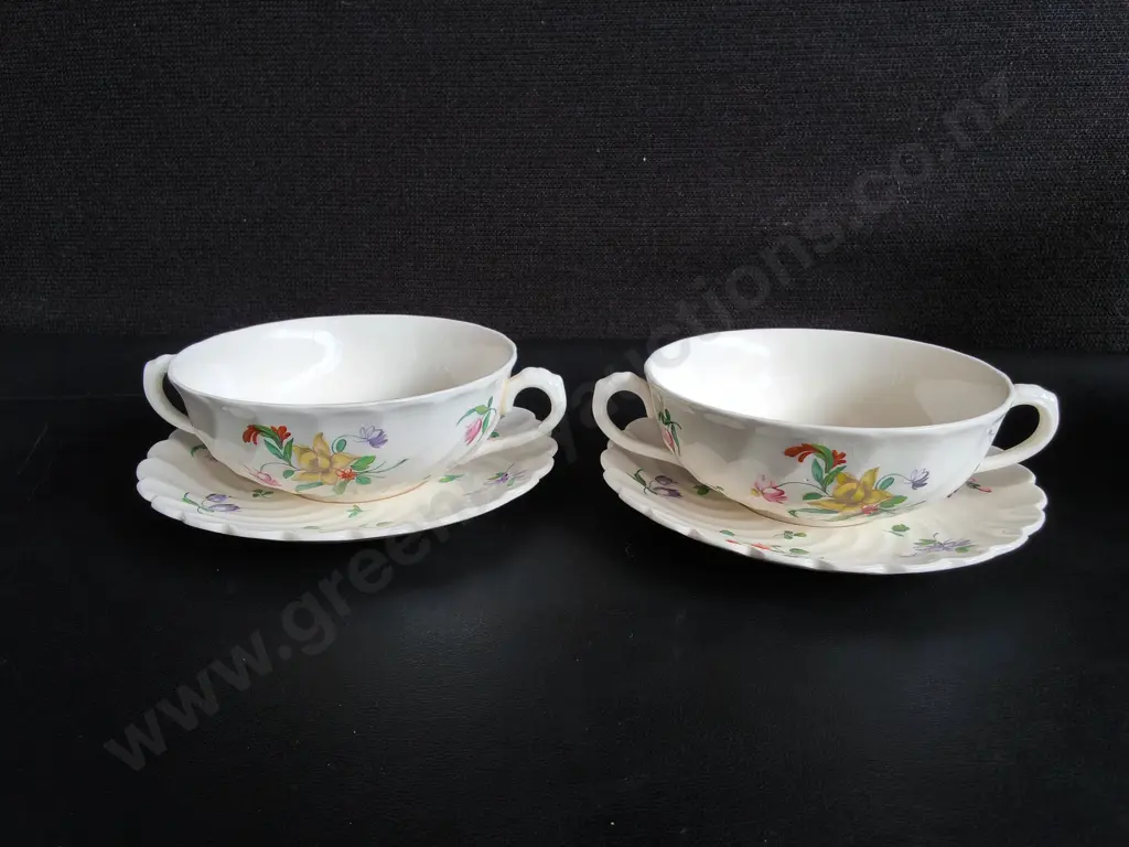 VINTAGE CLARICE CLIFF "OLDE BRISTOL PORCELAIN" DOUBLE HANDLED SOUP BOWLS AND SAUCERS, NEWPORT POTTERY ENGLAND, 4 PIECES Image 1++