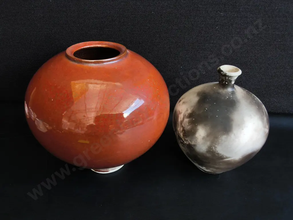 PAIR OF BULBOUS CERAMIC VASES, INCLUDING BUD VASE, TALLEST H 21 CM Image 1++