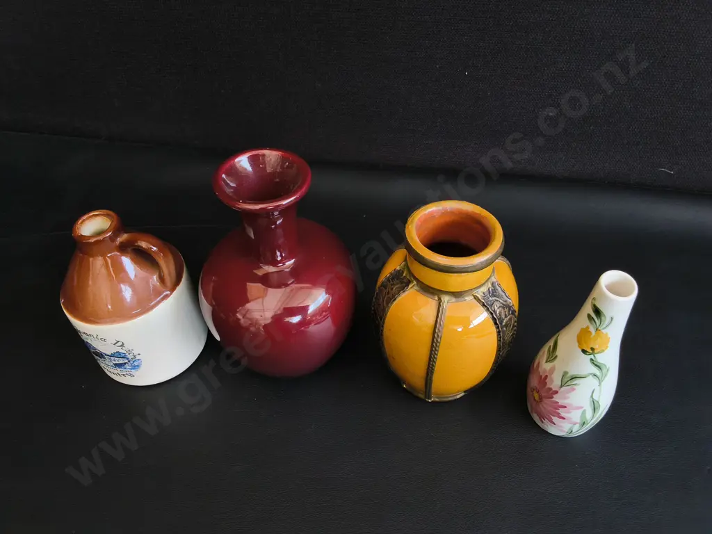 4 VINTAGE DECORATIVE CERAMIC VASES, TALLEST H 18 CM Image 1++