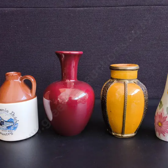 4 VINTAGE DECORATIVE CERAMIC VASES, TALLEST H 18 CM