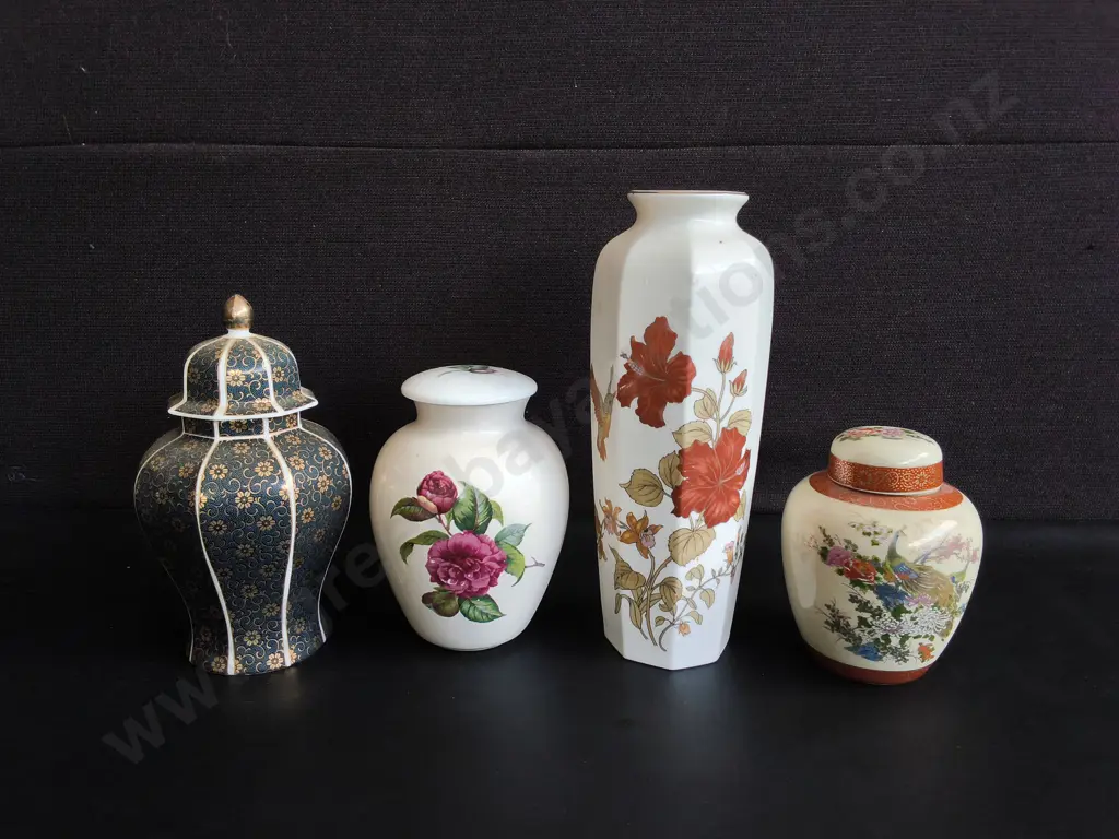4 PIECES VINTAGE JAPANESE AND FINE PORCELAIN VASE AND GINGER JARS, TALLEST H 27 CM Image 1++