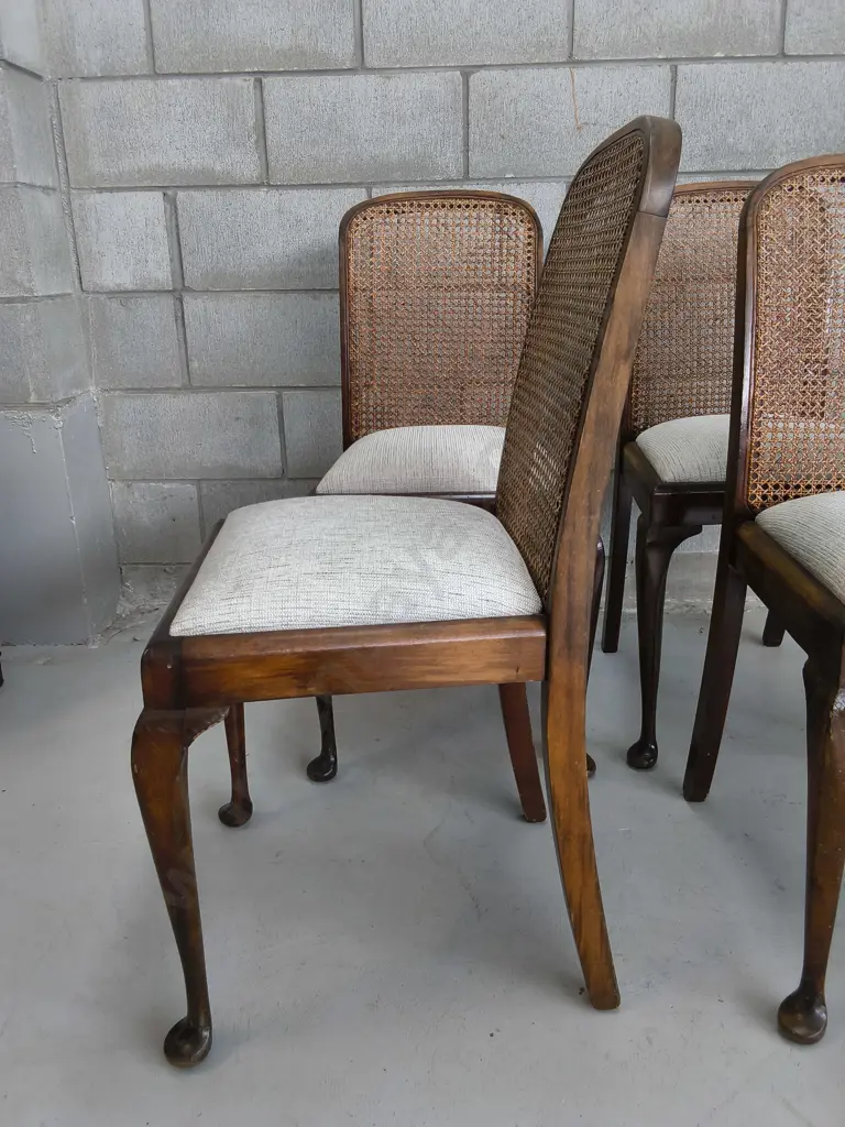 VINTAGE WOODEN DINING SET WITH 4 QUEEN ANNE STYLE DINING CHAIRS WITH CANE BACKS, TABLE H 77 CM X W 1.39 M X D 90 Image 1++