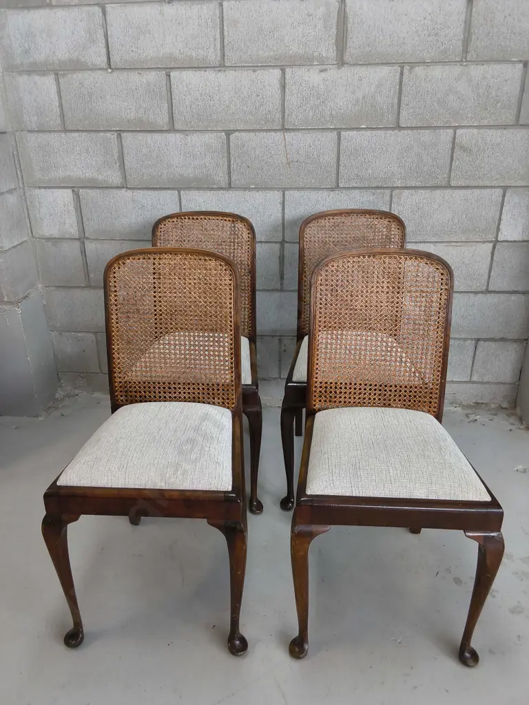 VINTAGE WOODEN DINING SET WITH 4 QUEEN ANNE STYLE DINING CHAIRS WITH CANE BACKS, TABLE H 77 CM X W 1.39 M X D 90 Image 1++
