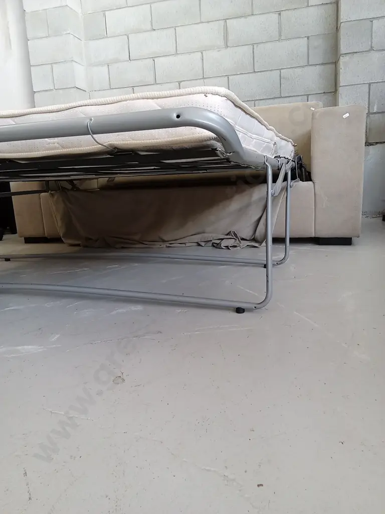SOFA SET WITH ONE PULL OUT BED, BACK SOFA IS H 80CM X W 200C, X D 90CM, NEEDS REPAIR AS SEEN IN PHOTO'S Image 1++
