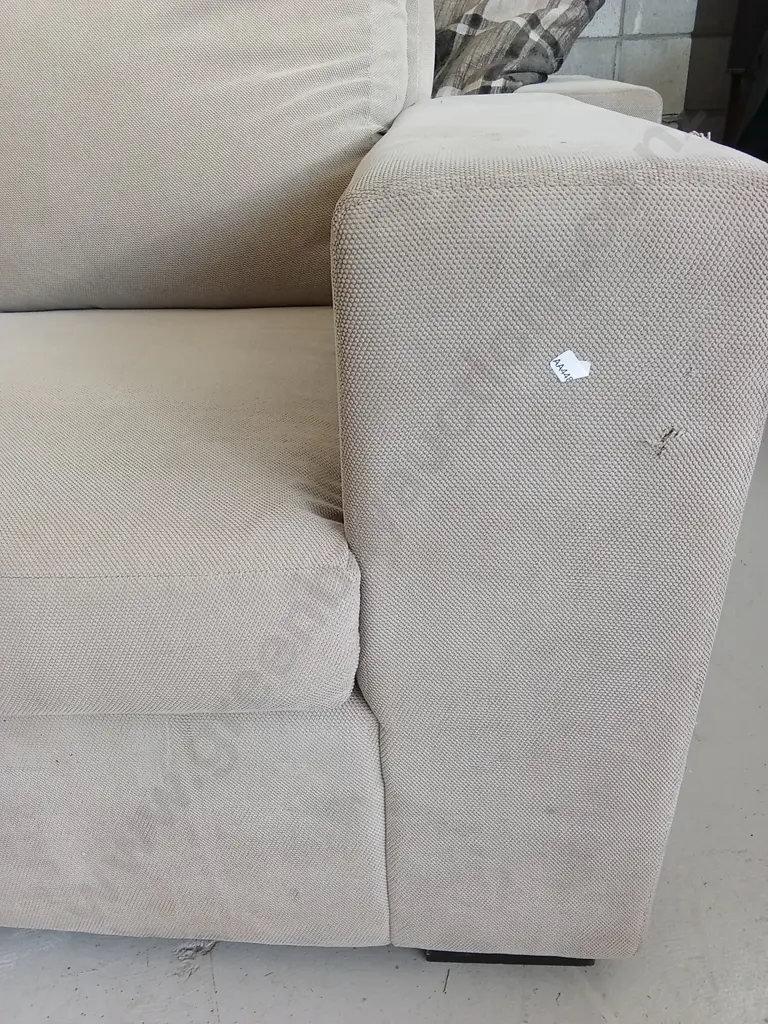 SOFA SET WITH ONE PULL OUT BED, BACK SOFA IS H 80CM X W 200C, X D 90CM, NEEDS REPAIR AS SEEN IN PHOTO'S Image 1++