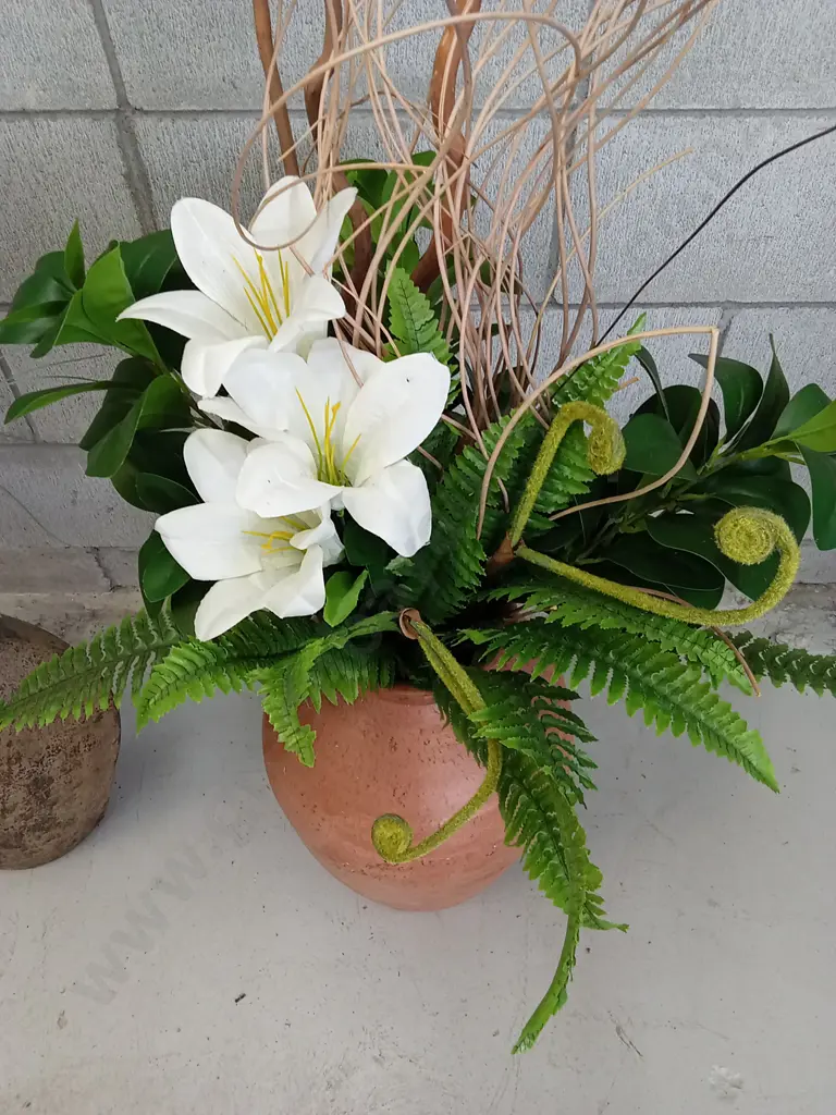 DECORATIVE FAKE PLANTS IN POTS, 142CM TALL Image 1++