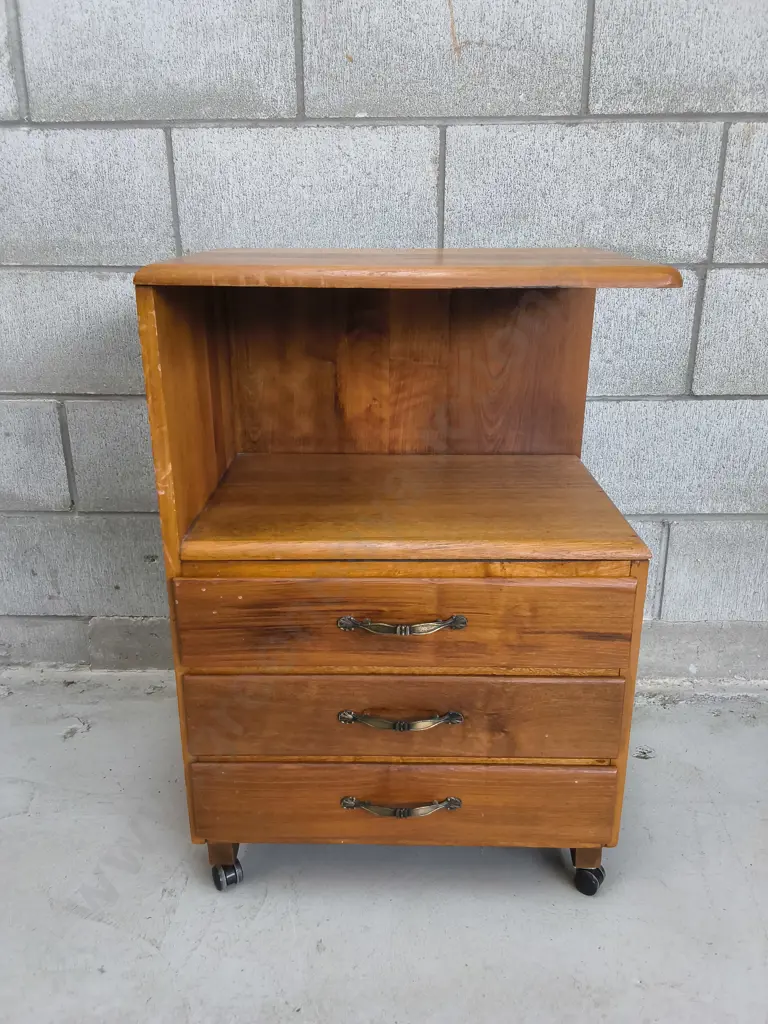 VINTAGE WOODEN BEDSIDE CABINET WITH ROLLING CASTER WHEELS, H 75 CM X W 50 CM X D 36 CM Image 1++