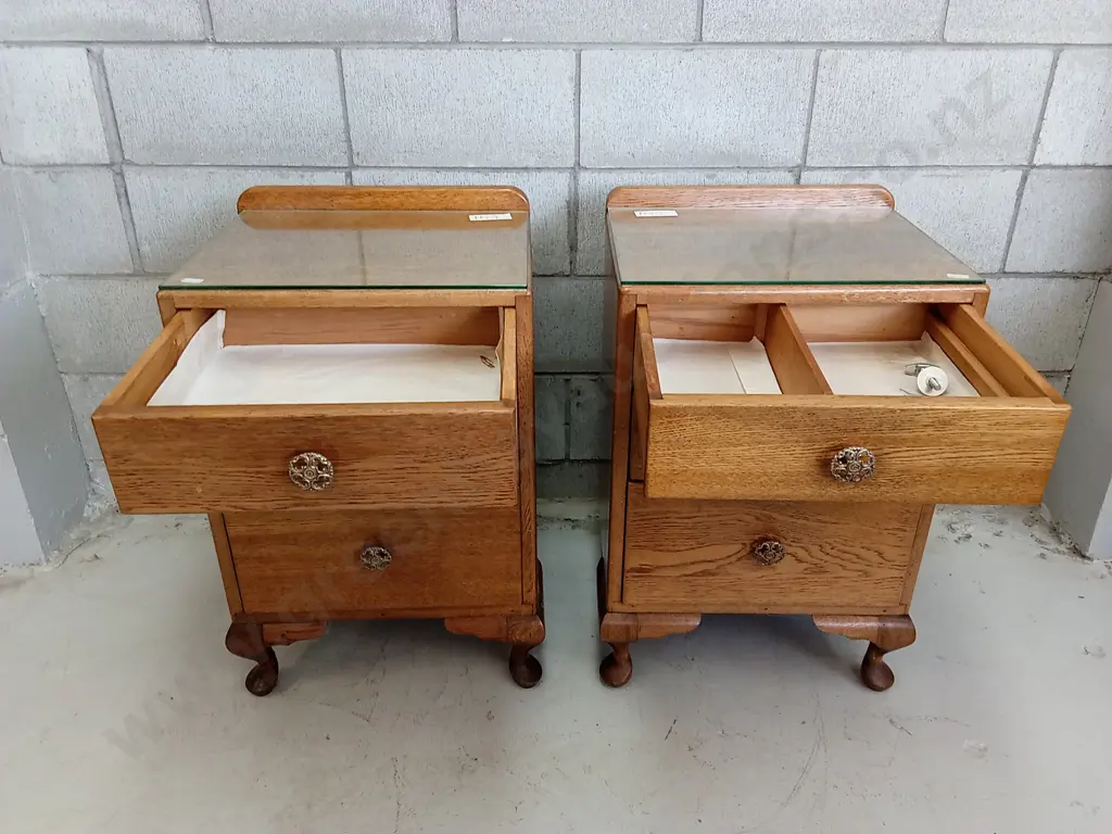 VINTAGE PAIR OF SOLID WOOD NIGHTSTANDS WITH GLASS TOPS, H 71 CM X W 46 CM X D 37 CM Image 1++