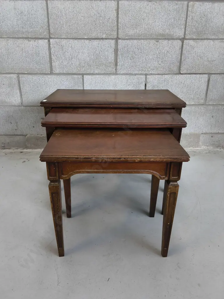 VINTAGE SET OF 3 WOODEN NESTING TABLES, TALLEST H 46 CM X W 61 CM X D 35 CM Image 1++