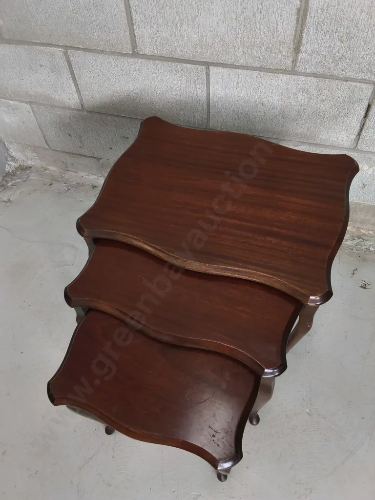 VINTAGE DARK WOOD SET OF 3 NESTING TABLES, TALLEST H 48 CM X W 50 CM X D 37 CM Image 1++
