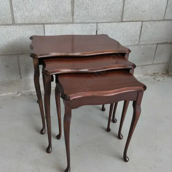 VINTAGE DARK WOOD SET OF 3 NESTING TABLES, TALLEST H 48 CM X W 50 CM X D 37 CM