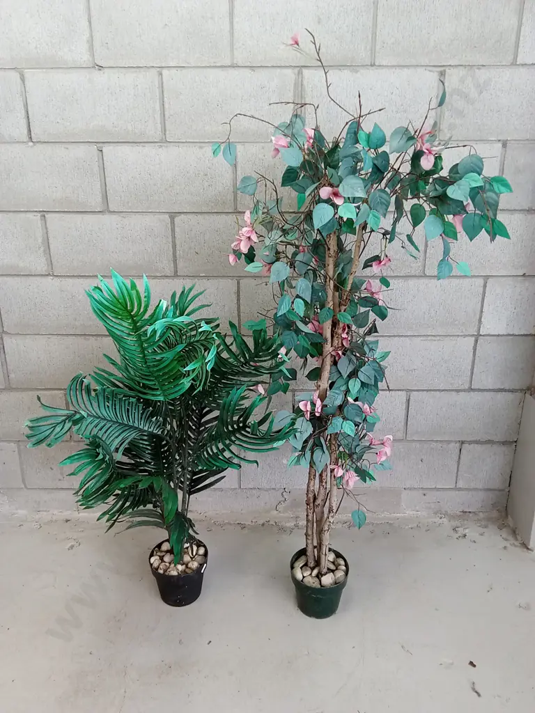 DECORATIVE FAKE PLANTS IN POTS, 153CM TALL Image 1++