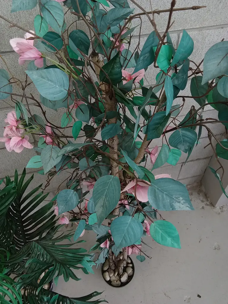 DECORATIVE FAKE PLANTS IN POTS, 153CM TALL Image 1++