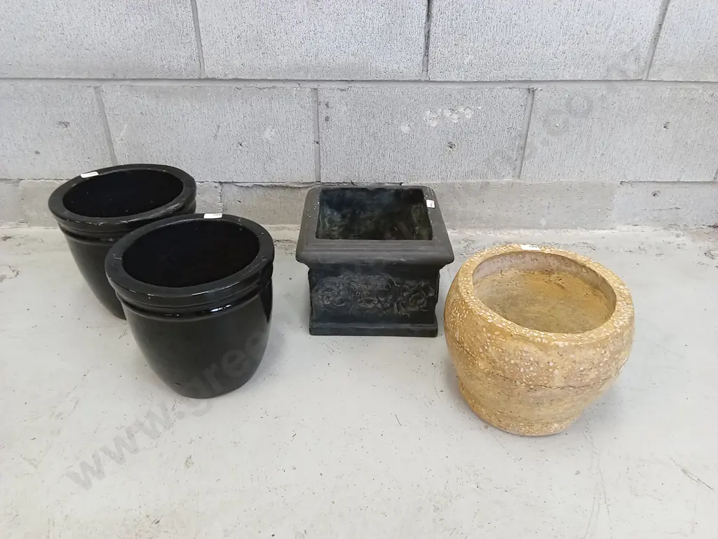 COLLECTION OF SMALL POTS, TALLEST IS 20CM Image 1++